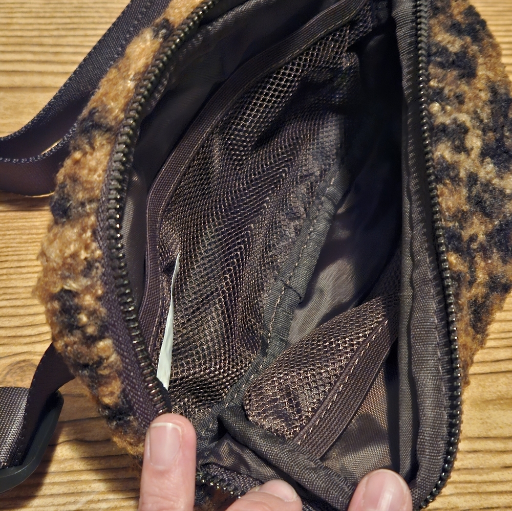 Fuzzy Faux Fur Nylon Bum Fanny Belt Bag Leopard NWT - Picture 4 of 5